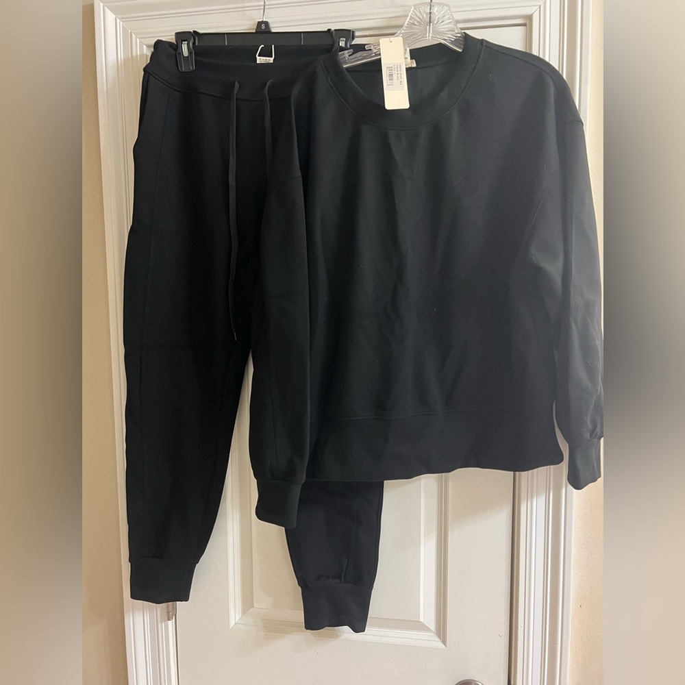 Black soft sweatshirt and jogger set